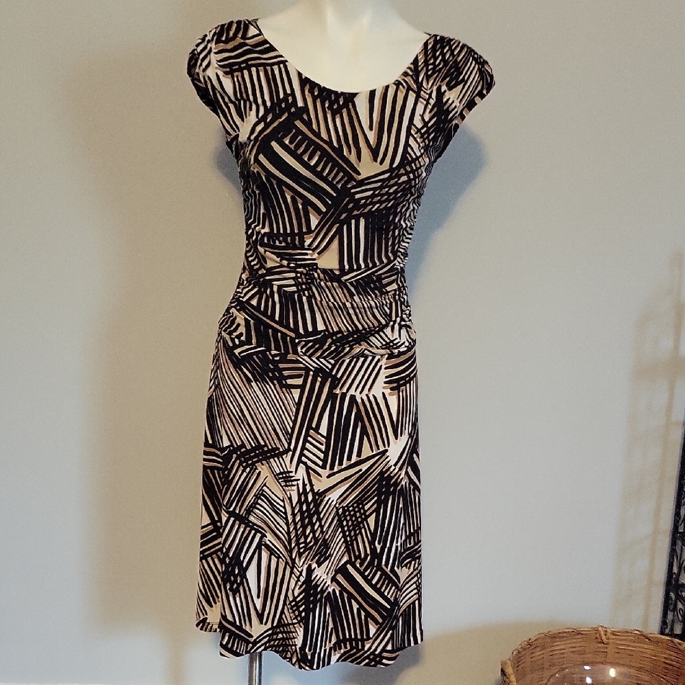 Enfocus Studio Black and Cream Geometric Midi Dress...size 8